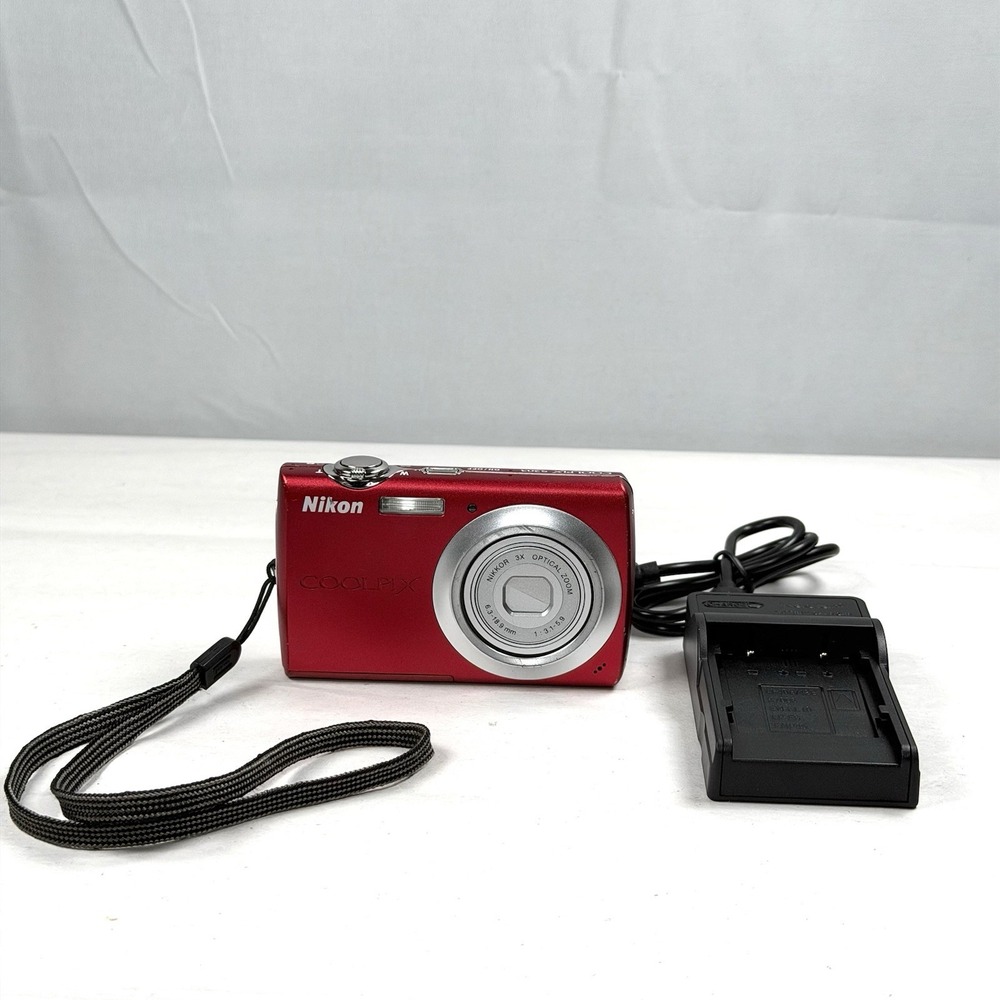 Nikon COOLPIX S203 10.0MP Digital Camera - Red with Charger / Tested / Working